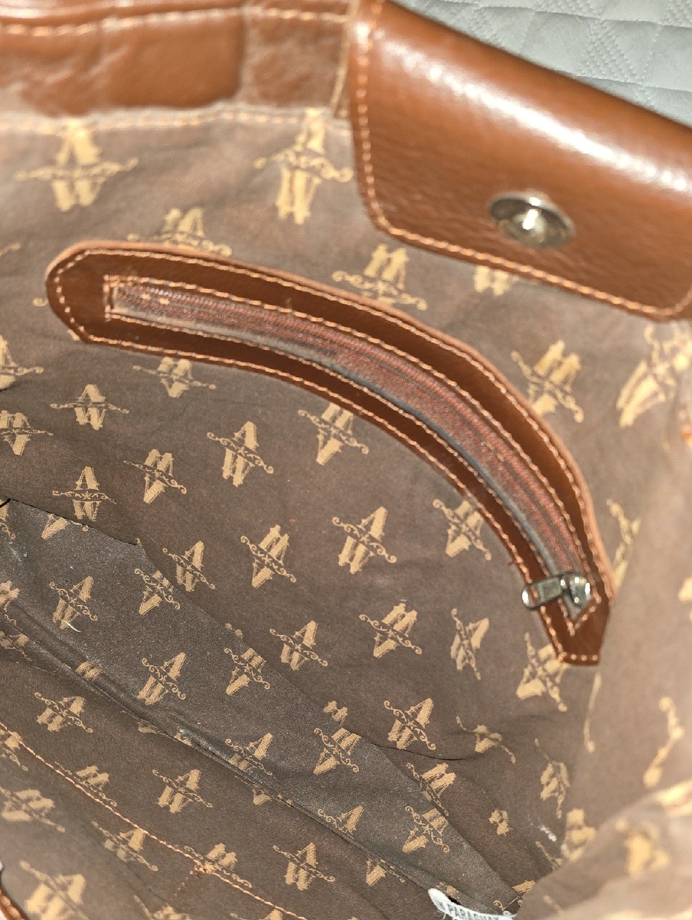 American West Brown Tooled Leather Shoulder Bag with Concho - Picture 6 of 7